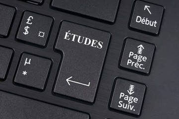 Touche études sur un clavier d'ordinateur