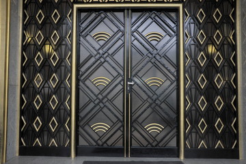 Porte art déco noire et dorée