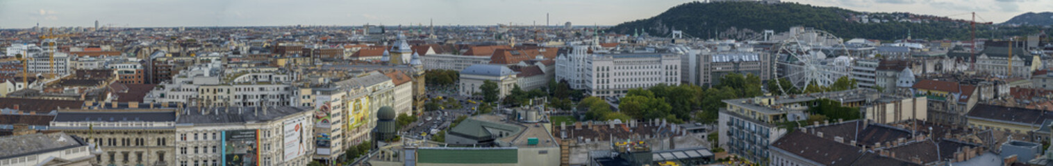 Fototapeta na wymiar View of city from St. Stephen's Basilica, Budapest, Hungary