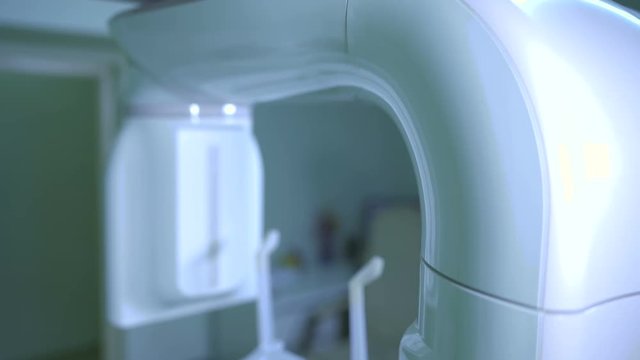 Panoramic X-ray machine