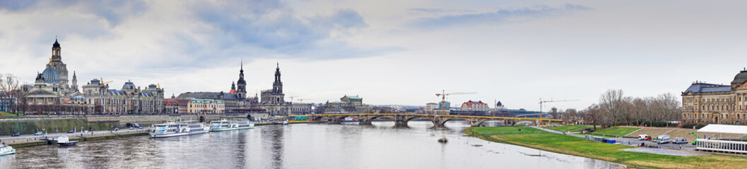 Fototapeta premium Scenic autumn view of the old town architecture with Elbe river embankment in Dresden, Saxony, Germany