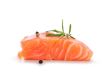 pavé de saumon sur fond blanc