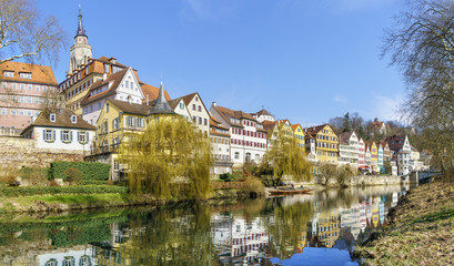 Panorama Tübingens an der Neckarinsel