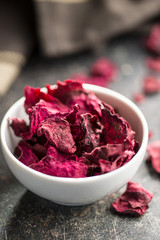 Dried beetroot chips.