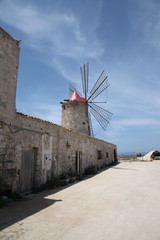 Mulino a vento in Sicilia - Saline