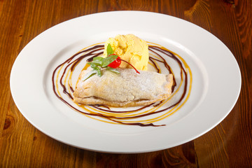 Apple strudel