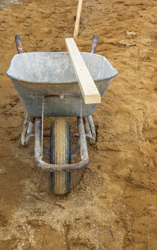 Schubkarre auf einer Baustelle