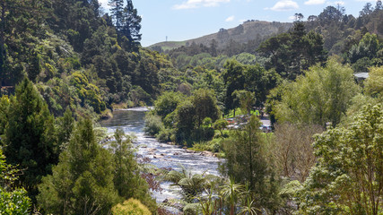 Fototapeta na wymiar ohinemuri river flowing through the Karangahake gorge