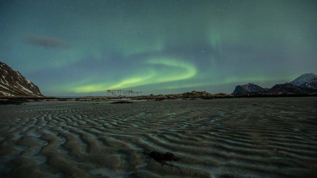 Timelapse d'une aurore bor&eacute;ale dans les &Icirc;les Lofoten, Nov&egrave;ge