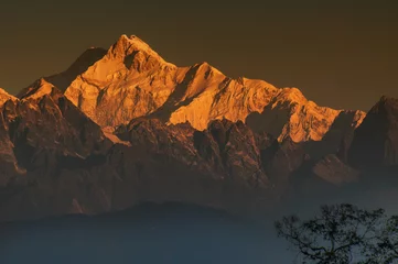 Cercles muraux Kangchenjunga First light on Mount Kanchenjugha, Himalayan mountain range