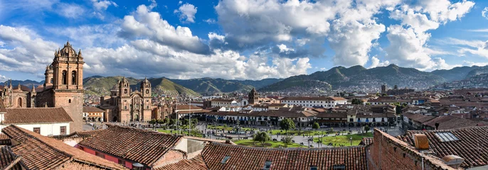 Photo sur Plexiglas Machu Picchu Panoramic view of the Plaza de Armas, Cathedral and Compania de Jesus Church in Cusco, Peru