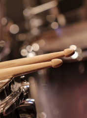 Obraz na płótnie Canvas Drums closeup and drum sticks