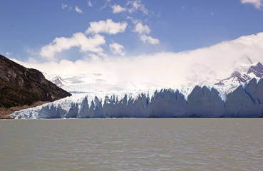 Obraz premium Perito Moreno Glacier view from Brazo Rico in the Argentino Lake in Patagonia, Argentina
