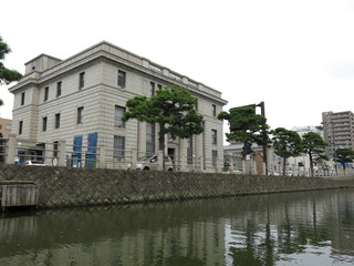 Fototapeta na wymiar 松江堀川遊覧船から見たカラコロ工房