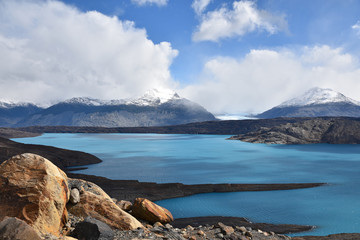 Lac turquoise du glacier Upsala en Patagonie, Argentine