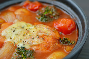 鶏肉のトマト煮込み
