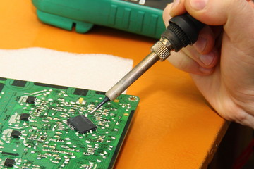 Soldering chip and processor on pcb