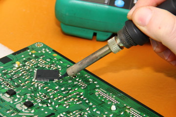 Soldering chip and processor on pcb