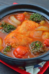 鶏肉のトマト煮込み