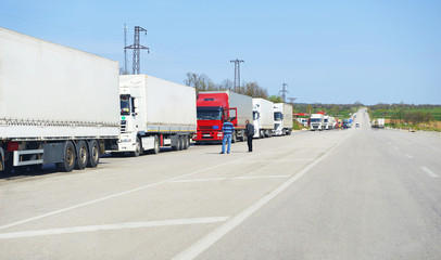 Obraz na płótnie Canvas EDIRNE, TURKEY, 02.04.2016: Loaded border queue of cars trucks at the border