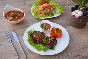 Plat asiatique thailandais restaurant boeuf