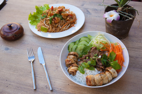 Plats thailandais asiatique bobun nouilles