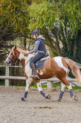 jeune fille au trot