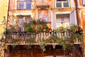 Fototapeta na wymiar picturesque balconies of Rome