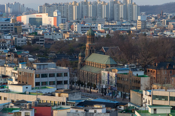 한국에서 두번째로 오래된  전주 전동성당과 그 주변의 한옥마을 관광지