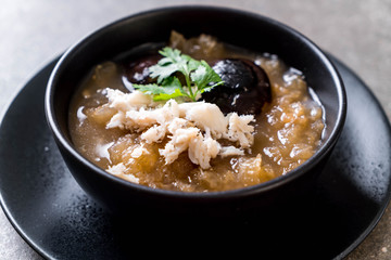 Braised Fish Maw in Red Gravy Soup with Crab