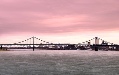Fototapeta na wymiar Rheinbrücke Uerdingen