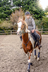 Obraz premium jeune cavalière en action