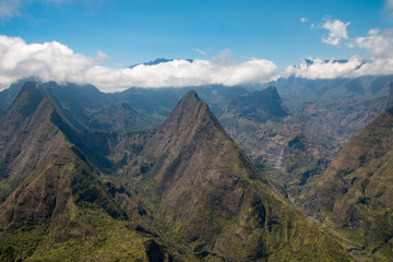 Les nuages recouvre le Cirque de Mafate - La Réunion 