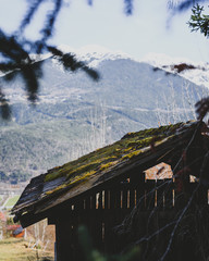 Strohhütte in den Alpen 