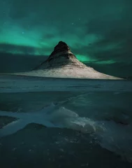 Crédence de cuisine en verre imprimé Kirkjufell Aurora Boreal en Islandia