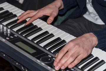 Obraz premium Hands of a pianist. Plays on the synthesizer