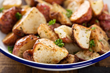Roasted potatoes with herbs
