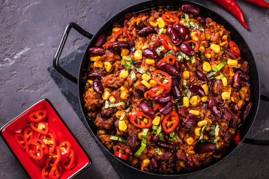 Chilli con carne und frische selbstgemachte Tortillas