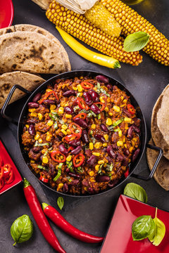 Chilli con carne und frische selbstgemachte Tortillas