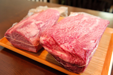 ステーキ肉の塊