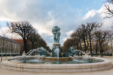 Fototapeta premium Fontaine de l'Observatoire in Paris, France