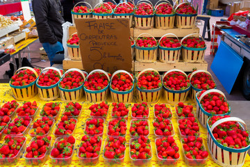 Fototapeta na wymiar stall with whites with strawberries, provence, spring