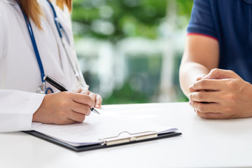 Doctor and patient are discussing something, medical diagnosis concept