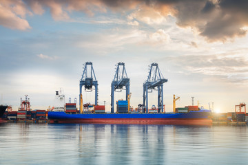 Obraz premium Container Cargo freight ship with working crane bridge
