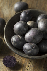 Fototapeta na wymiar Raw Organic Purple Baby Potatoes