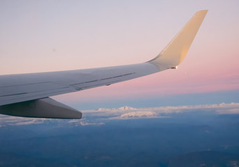 Obraz premium Beautiful sky under the wing of a flying airplane view from the porthole
