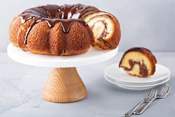 Vanilla bundt cake with cheesecake filling