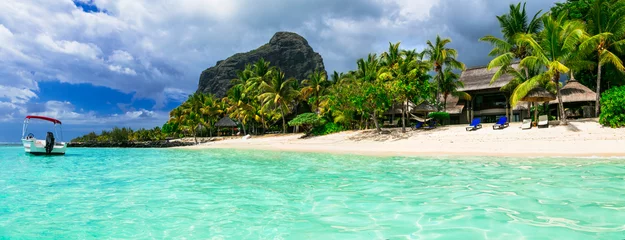 Photo sur Plexiglas Le Morne, Maurice Relaxing tropical holidays - gorgeous Mauritius island. le Morne
