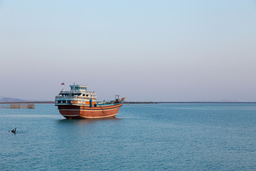 Obraz premium Launch in Persian Gulf, Qeshm, Iran