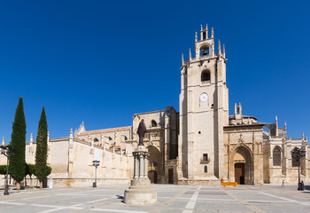 Fototapeta na wymiar Palencia Cathedral